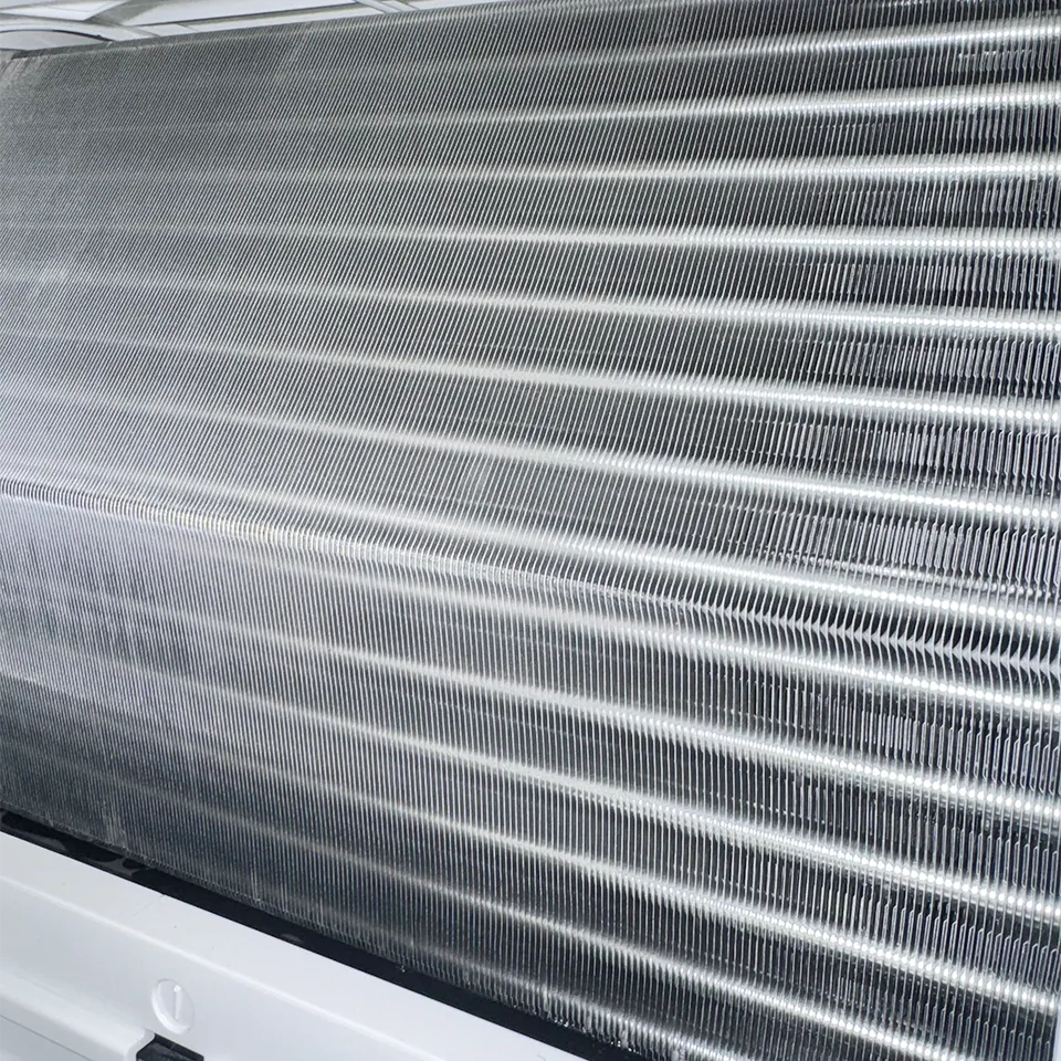 puhdas ilmalämpöpumpun kenno ilmalämpöpumpun huoltopesun jälkeen