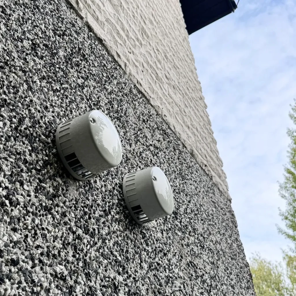 Mitsubishi Electric Lossnay VL-80U5-E ilmanvaihtokoneen ilmansyöttö- ja poistoputkien päät