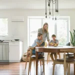 Mitsubishi Electric Lossnay VL-80U5-E ilmanvaihtokone asennettuna keittiöön